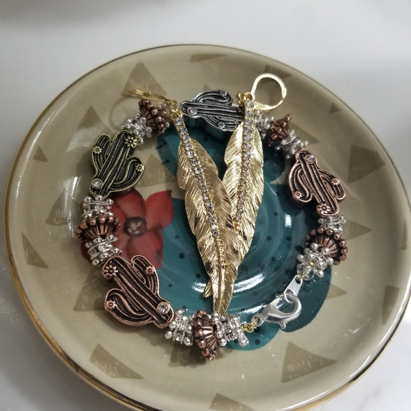 Diamond Gold Feather Earrings - Picture 4 of 4